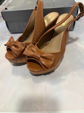 Apt. 9 Brown Peep-Toe Slingback Wedge with Bow size 7.5